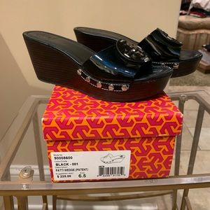 Tori Burch Patti Wedge Black